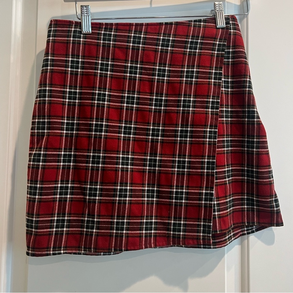 Holister women’s red plaid skirt S
